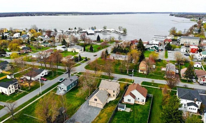 Sackets Harbor House | Sackets Harbor Hideaway