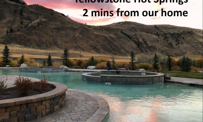 Gardiner House | Saddle Ridge Retreat - your rustic Yellowstone getaway