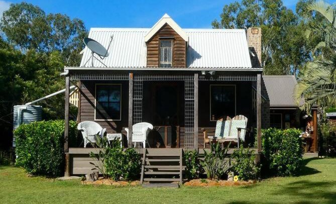 Moolboolaman House | Saddleback Country Cabins. Near Gin Gin