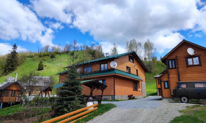 Vorokhta Cabin | Sadyba Geredzhuka