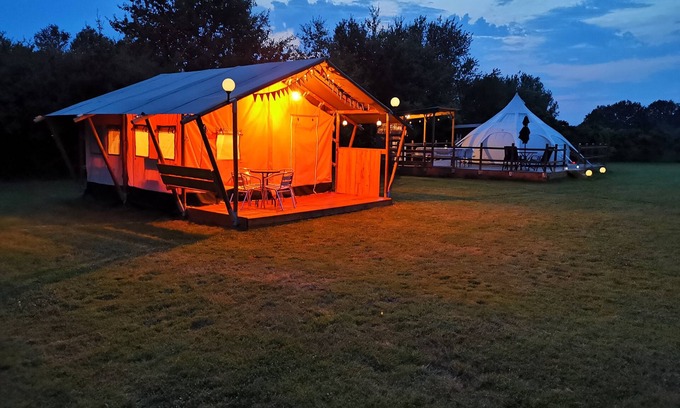 Saint-Jory-de-Chalais Ski Chalet | Safari Glamping Tent in the Dordogne