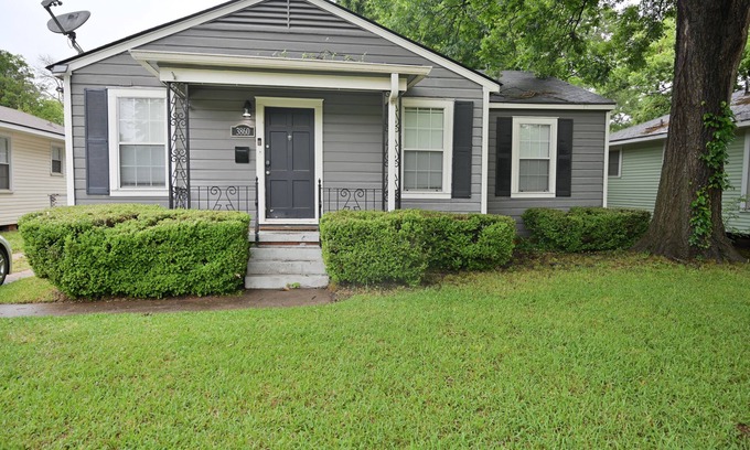Broadmoor House | Safe 3BR/2BA Shreveport Home Central to Restaurants, Hospitals & Military Base.