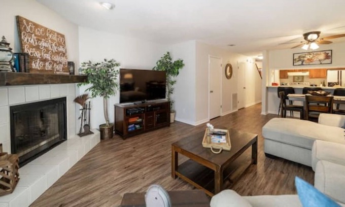 Ferry Pass Condo | Safe and Quiet Condo in Central Pensacola