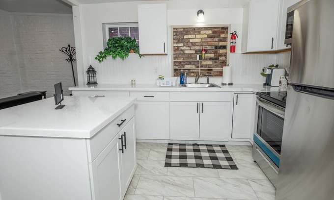 Downtown Wilmington Apartment | Safe and Recently Updated with some Classic Charm