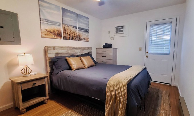 Downtown Apartment | Safe & Secure 2br near UKPD in Lex - Rest easy, walk 2 UK