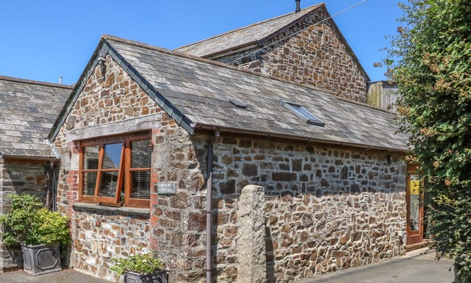 Brazzacott Cottage | SAFFRON COTTAGE, family friendly, with pool in Launceston