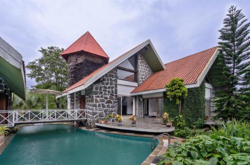 Alibaug Villa | SaffronStays Castle Rock