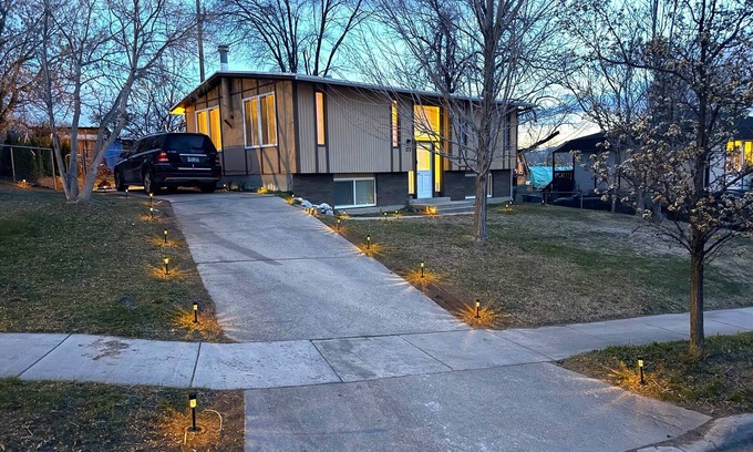 Sandy House | Sagar BnB - Comfy 5-bed 3-bath house ~30mins from Ski/Hiking areas, Sandy, UT.