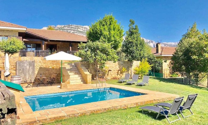 Ganuza House | SagastiEnea Villa con Piscina y Tenis en la Rioja