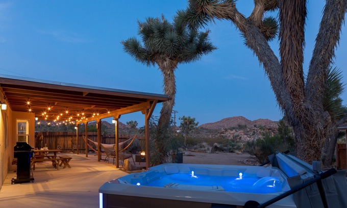 Monument Manor House | 🌵 Sage and Stardust Retreat – Hot Tub, Yoga Studio, Near Park 🌵
