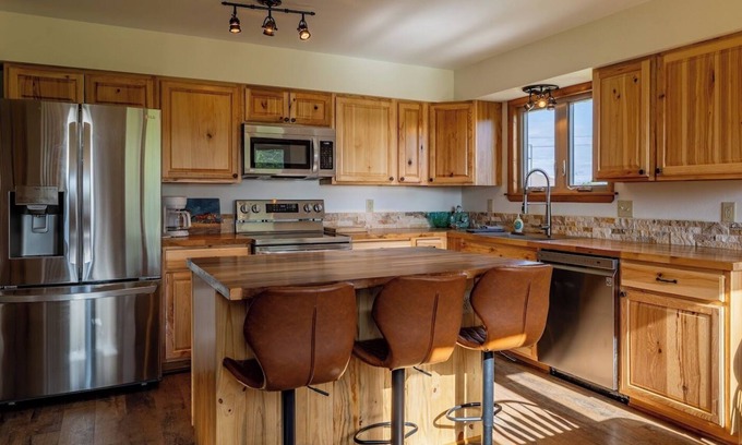 Cody House | Sage Retreat- Your Wyoming Home Away from Home!