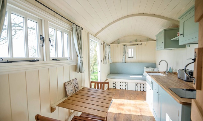 Woodbridge House | Sage Shepherds Hut, Boundary Farm Cottages