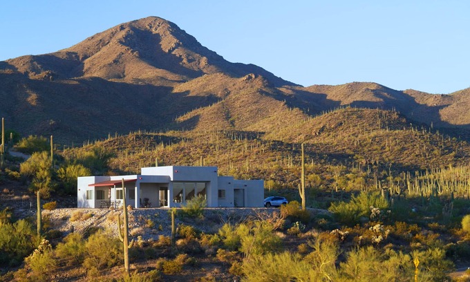 Tucson House | Saguaro National Park with Starlink Internet