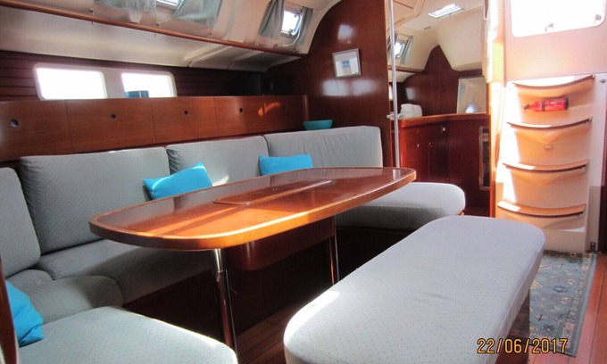 Malendure Boat Rental | SAILBOAT at quay or at anchor 3 double cabins and a berth