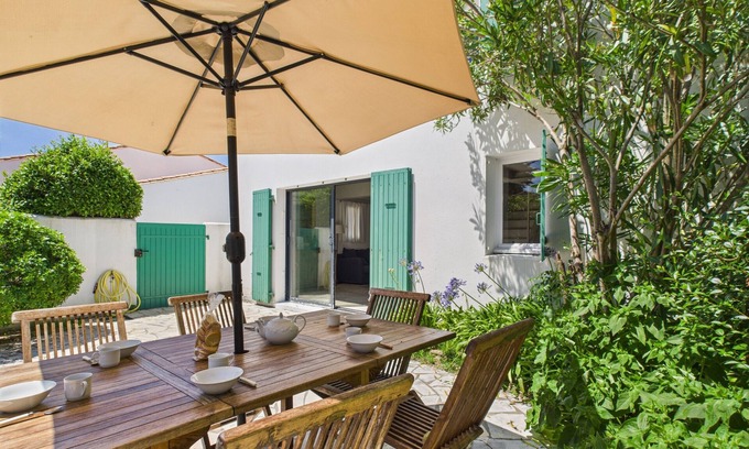Saint-Clement-des-Baleines Ski Chalet | Saint-Clément, 400 m from the beach, Village heart