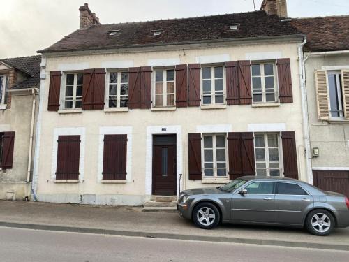 Saint-Florentin Apartment | saint florentin