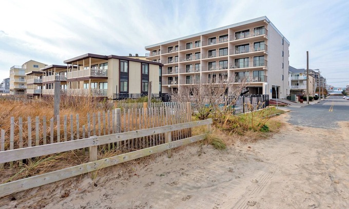 Midtown Ocean City Apartment | Saint Tropez