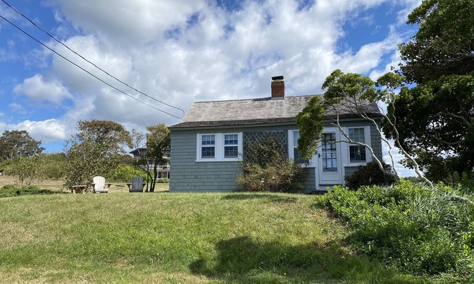 Little Compton House | Sakonnet Point Water View Cottage With 8 Minute Walk To Idyllic Private Beach.
