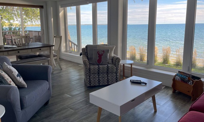 Wellington House | Sakura Cottage-waterfront PEC