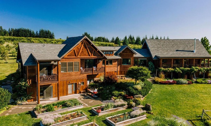 Hood River Bed & Breakfast | Sakura Ridge Farm & Lodge