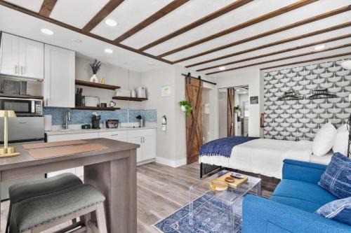 St. Pete Beach Apartment | Sala Suite 1! Perfect Beach Getaway Deals in St Pete Beach!