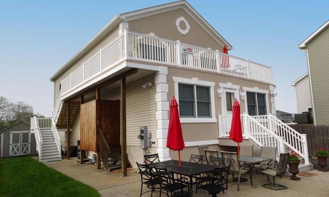 Point Pleasant Beach House | SALE WEEKS 2nd Fl Unit/Duplex-Spacious. Close to the beach, 6 beach tags Parking