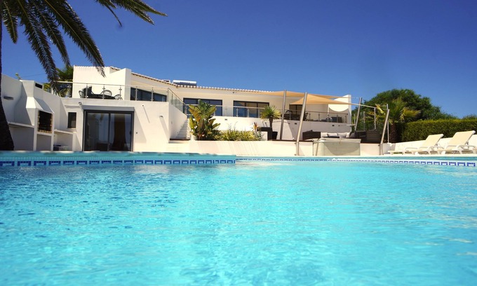 Salema Villa | Salema’s Beach Finest: 180° Oceanview Villa with Heated Pool & Air Con ★