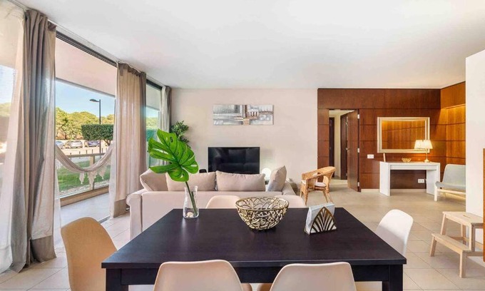 Salgados Apartment | Salgados Beach House 2-Bedroom & 7 Pools