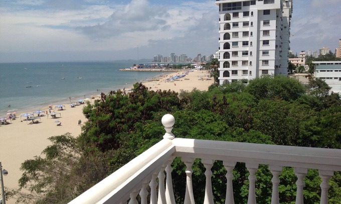 Salinas Apartment | Salinas- Beautiful Beach View Apartment- Family Friendly
