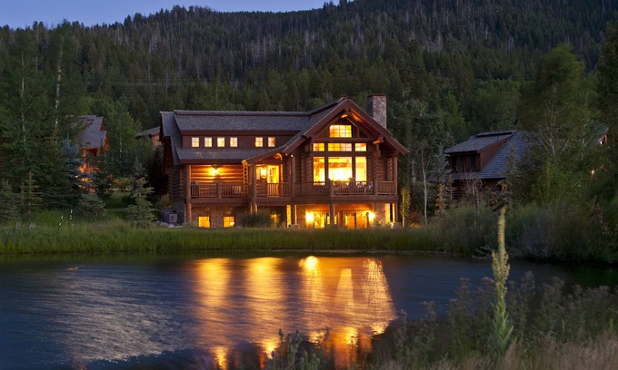 Victor House | Salmonfly Lodge Remodeled Teton Springs Log Cabin in Victor w/Hot Tub & A/C