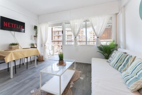 Salou City Centre Apartment | Salou Seafront! Private Terrace - AC & WiFi