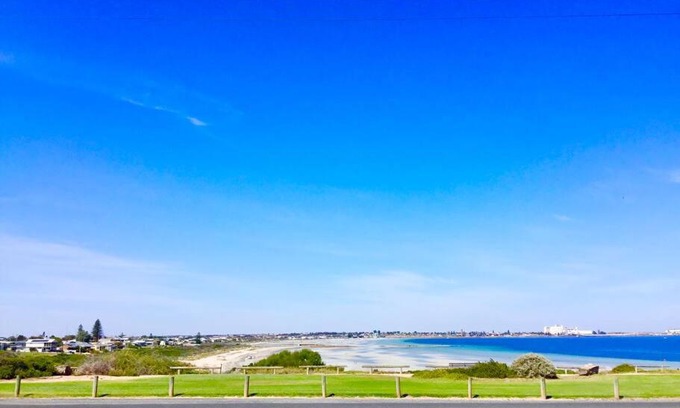 North Beach House | SALT @ North Beach WALLAROO (absolute beachfront)