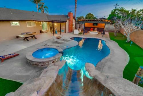 Lincoln Acres House | Salt Water Pool & Mini Golf Close to Downtown