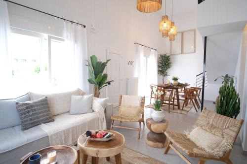Nees Pagases House | Salt & wave