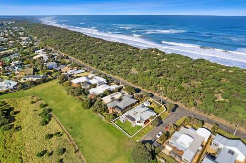 Ocean Grove House | SALTWATER HOUSE - Opposite the beach and views over the lake!