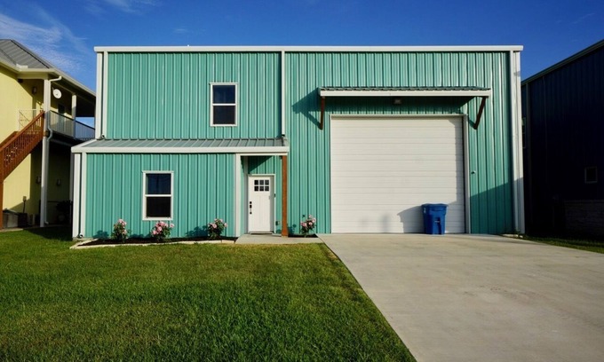 Port O Connor House | SALTY CURADO Near Fishing Center