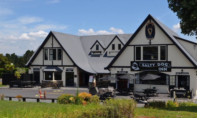 Snells Beach Hotel | Salty Dog Inn