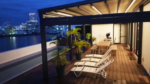 Urasoe House | SALTY HOUSE：海が目の前！