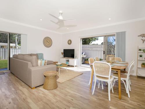 Callala Beach House | Salty Shores Jervis Bay I 3 Mins to Beach