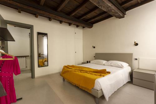Old Town Apartment | Salvia Suite - Smart Holiday