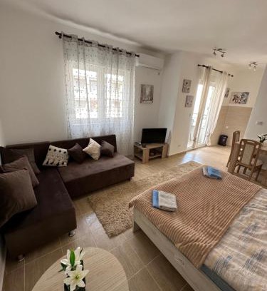 Golubovina Apartment | Saly 70 studıo