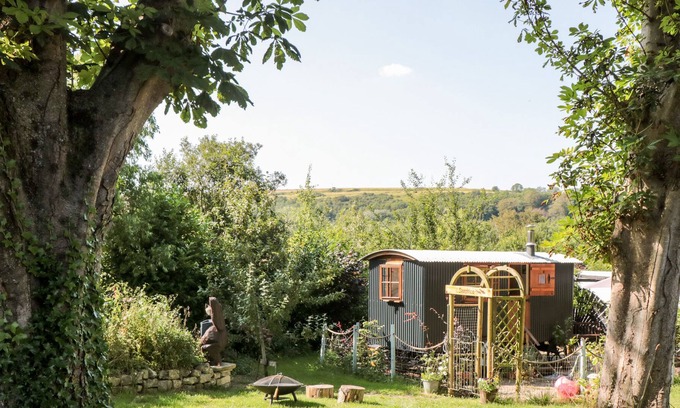 Osmington Mills Cottage | SAMPHIRE AT MIDDLE ACRE, romantic, with hot tub in Ringstead