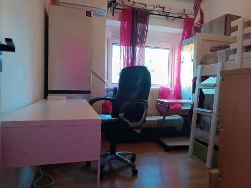 Amadora House | Sams Rooms - Solo Female Guest House