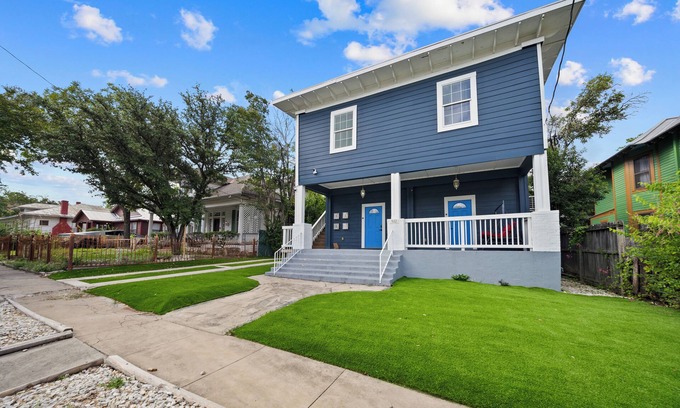 Alta Vista Apartment | San Antonio Furnished Getaway l 30+ Night Stay