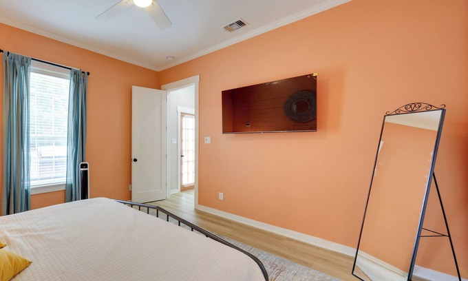 Southtown Cottage | San Antonio Home 2 Mi to Dtwn, Swim Spa!