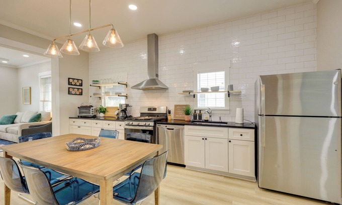 Southtown House | San Antonio Home 2 Mi to Dtwn, Swim Spa!