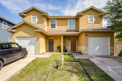 San Antonio House | San Antonio Townhome about 2 Mi to Aquarium!