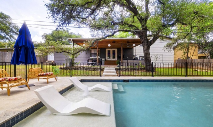San Marcos House | San Marcos 5BR Retreat Pool Near TXST & River