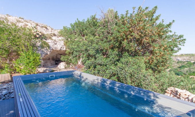 Mgarr Villa | San Martin wonderful Pool & Spa Villa, San Pawl Il Bahar, Malta