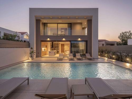 Daratsos Villa | Sancy Luxury Villa I 400m beach, "Heated" pool & Gym